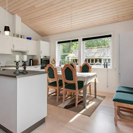 6 Person In L S Holiday home *