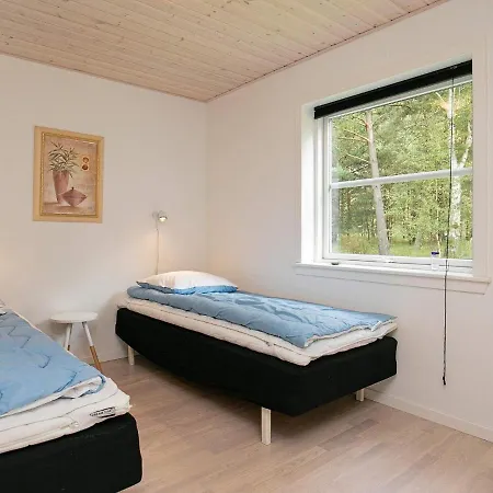 6 Person In L S Holiday home